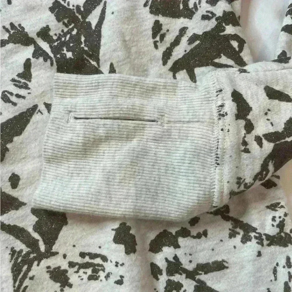 Tek Gear Women’s Long Sleeve Crewneck Sweatshirt Small Off White Gold Glitter - Picture 3 of 4